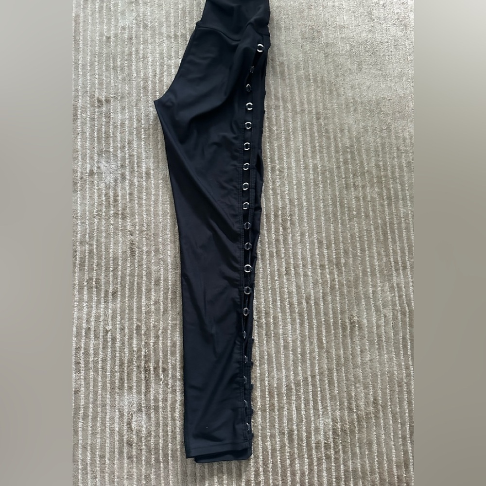 Carbon 38 Black Activewear Leggings w silver ring up leg